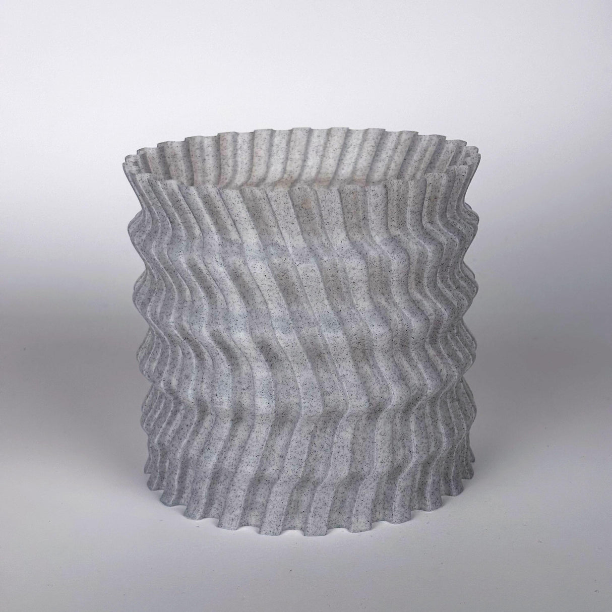 Modern zig zag planter cover, 3D printed decorative pot sleeve in gray for indoor plants.